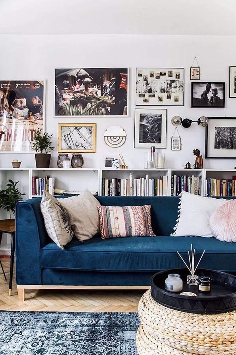 Granatowa sofa