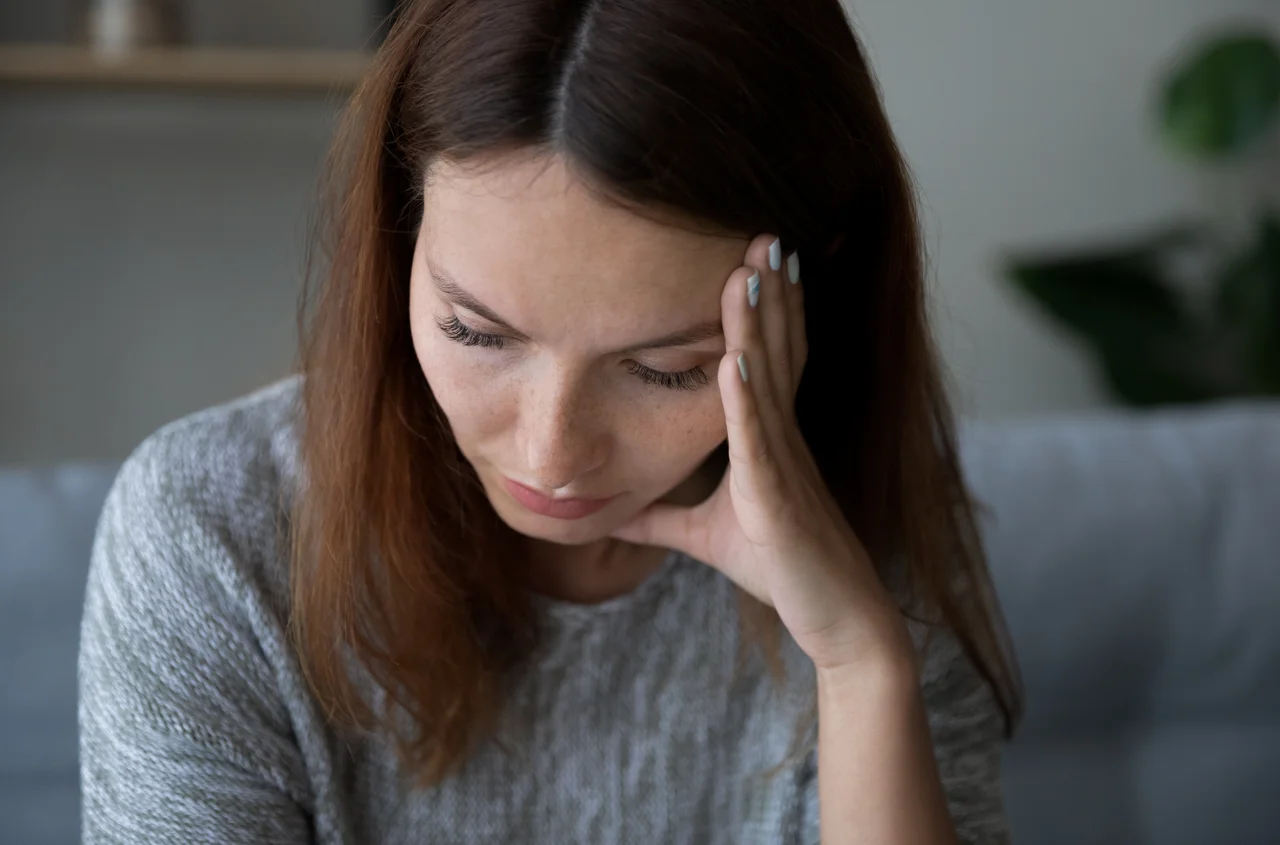 „Kocham męża. Ale z jego kumplem iskrzy między nami tak, że boję się tego Sylwestra” - pisze Aneta [LIST]