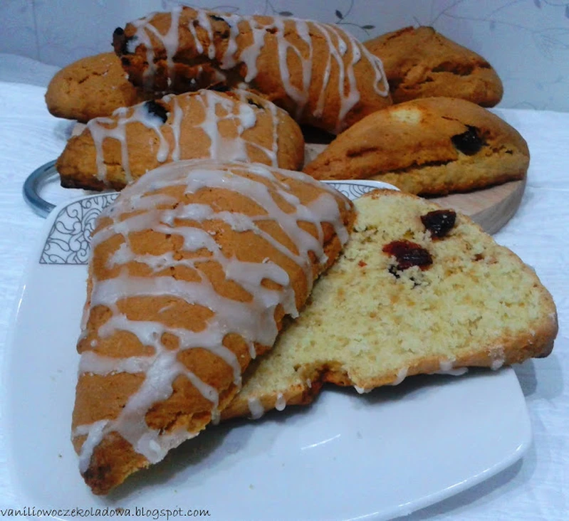 Scones II- z żurawiną.