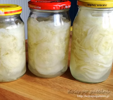 Wekowane ogórki na mizerię