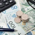 Pensja minimalna w górę, składki również: Sprawdź, ile zarobisz w 2025 roku!