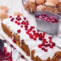 CIASTO Z ŻURAWINĄ I BIAŁĄ CZEKOLADĄ