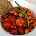 Leczo z kiełbasą, cukinią, papryką i pieczarkami