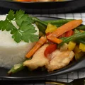 Filet kurczaka z fasolką oraz ryżem