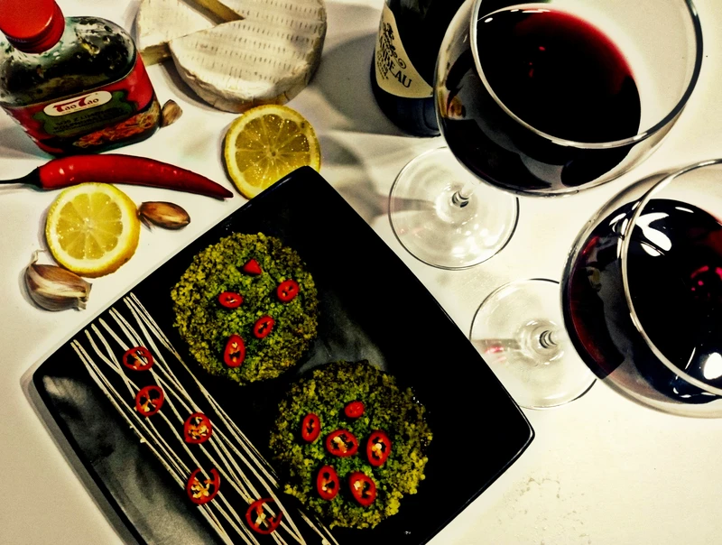 grzyby portobello faszerowane kuskusem z pietruszkowym pesto