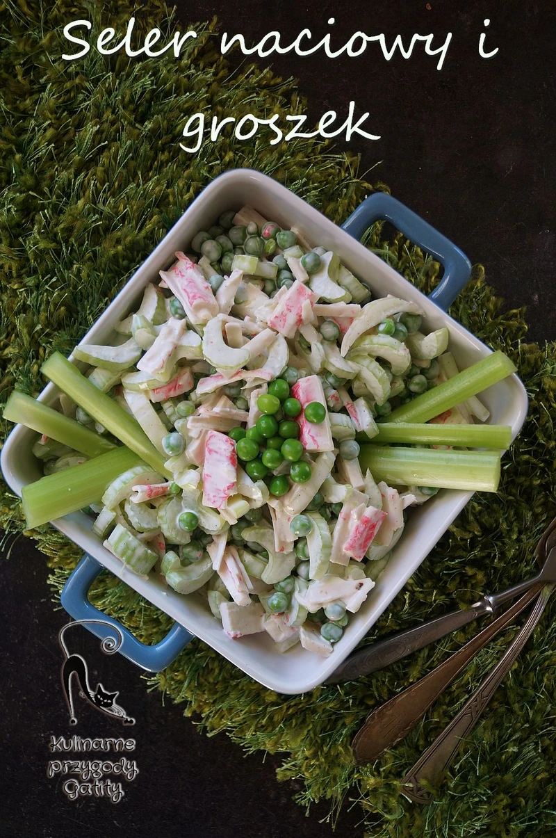 Sałatka z selerem naciowym i surimi