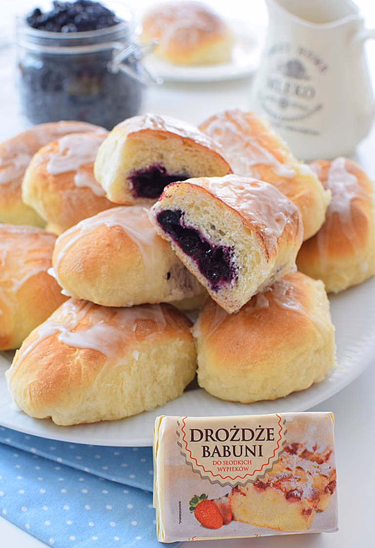 Jagodzianki - najlepszy przepis na drożdżowe bułeczki z jagodami (prawie BEZ wyrabiania!)
