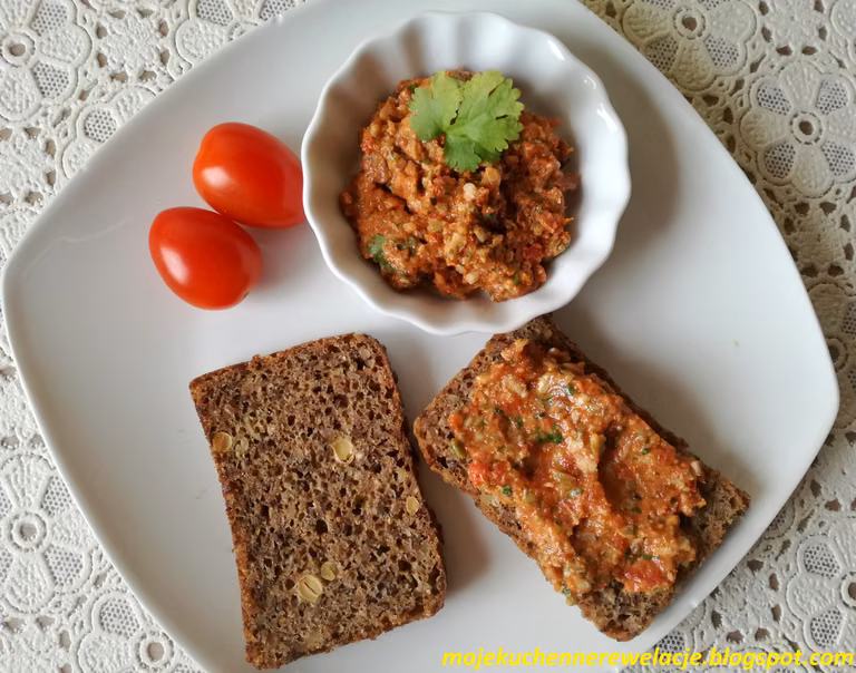 Pasta z suszonych pomidorów i nasion