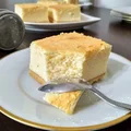 Sernik z kaszą manną na biszkopcie
