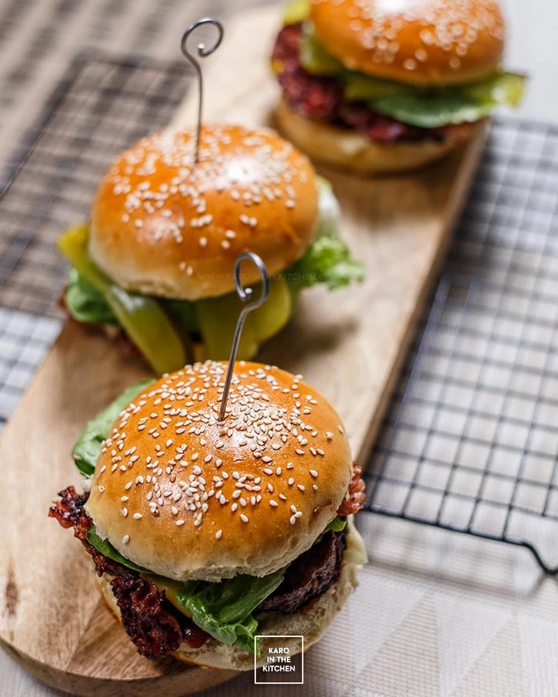 Domowe cheeseburgery z wołowym klopsem