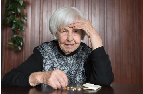 800 plus dla 50-latków i seniorów? Pomysłodawcy ubiegają się o nowy dodatek do emerytury w 2026 roku