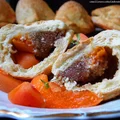 Pyszne drożdżowe pierogi z morelą i migdałami