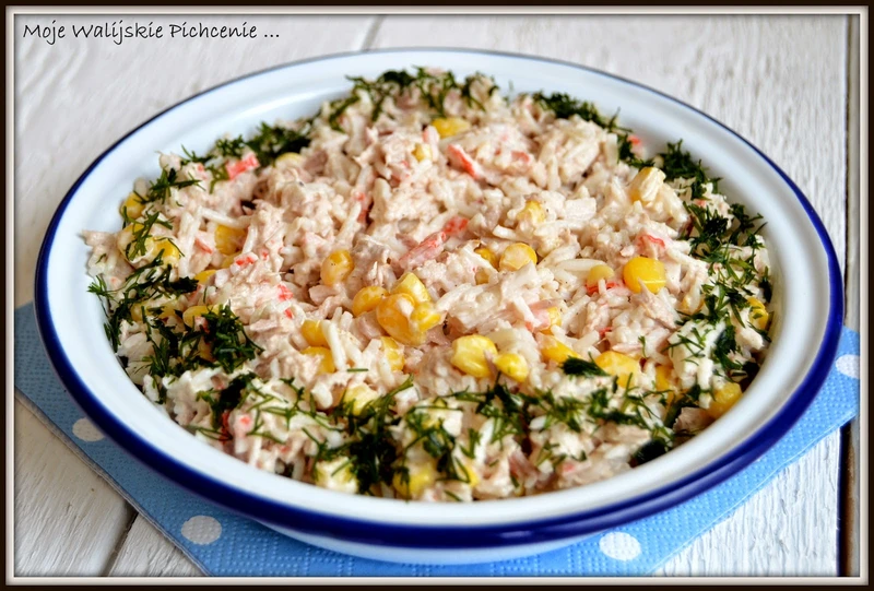Sałatka z paluszkami surimi