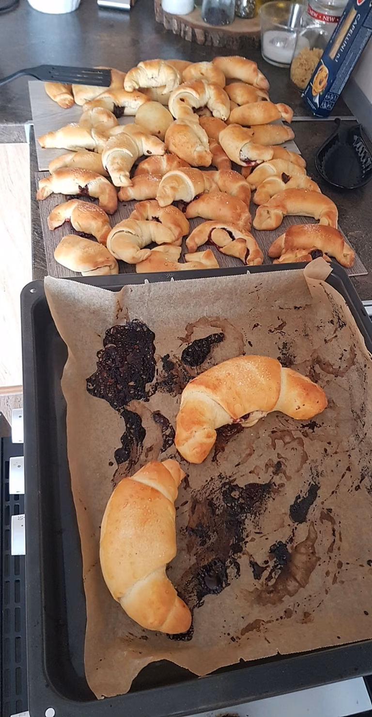 Drożdżowe rogaliki - ciasto z lodówki