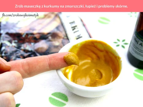Zrób maseczkę z kurkumy na zmarszczki, łupież i problemy skórne.