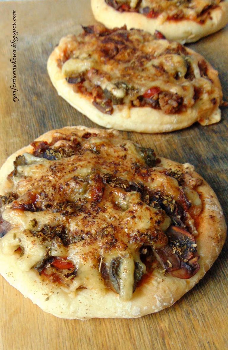 Pizzerinki z mięsem mielonym.