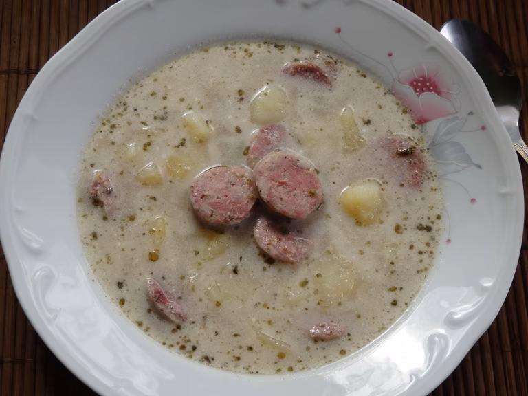 Zupa chrzanowa z białą kiełbasą