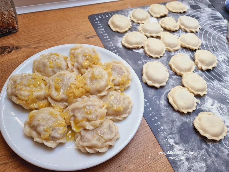 Pierogi z surowego mięsa