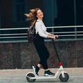 Czy hulajnogą elektryczną można jeździć po chodniku?