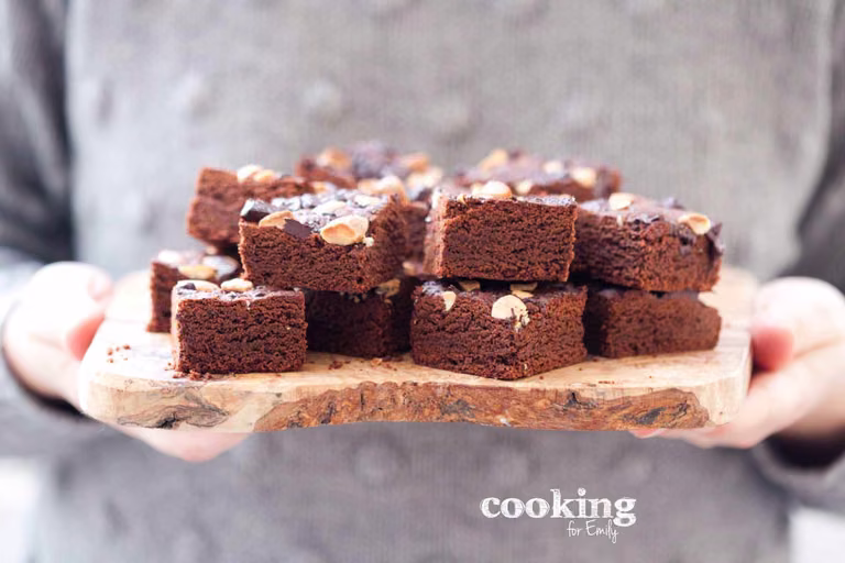 Brownie z masłem migdałowym na bazie mąki z ciecierzycy