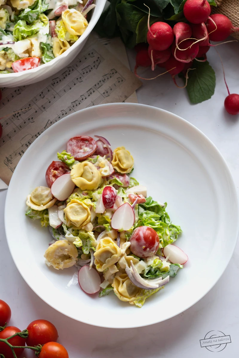Wiosenna sałatka z tortellini