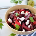 Sałatka z pieczonych buraczków z serem feta i pomarańczami