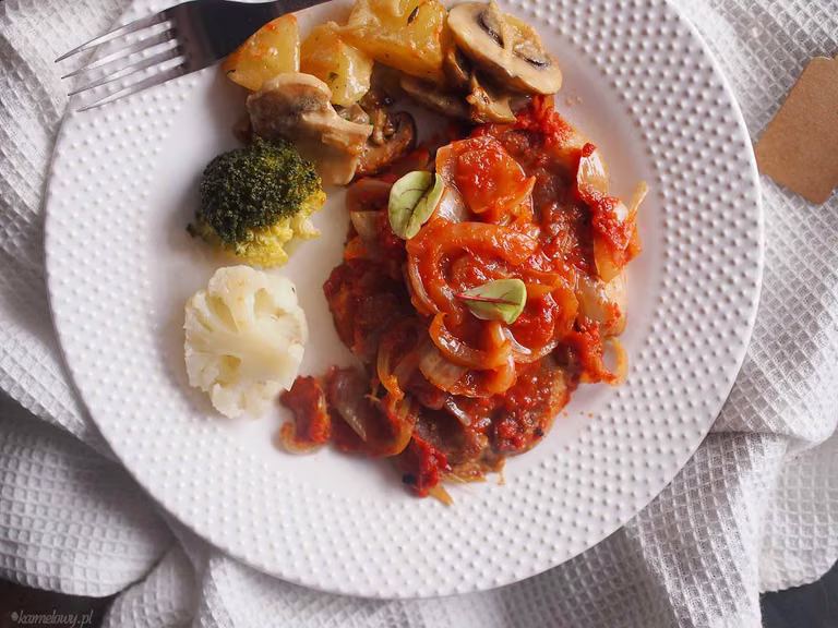 Pieczona karkówka w pomidorach