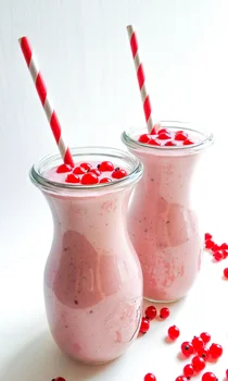 Letni koktajl porzeczkowo-bananowy