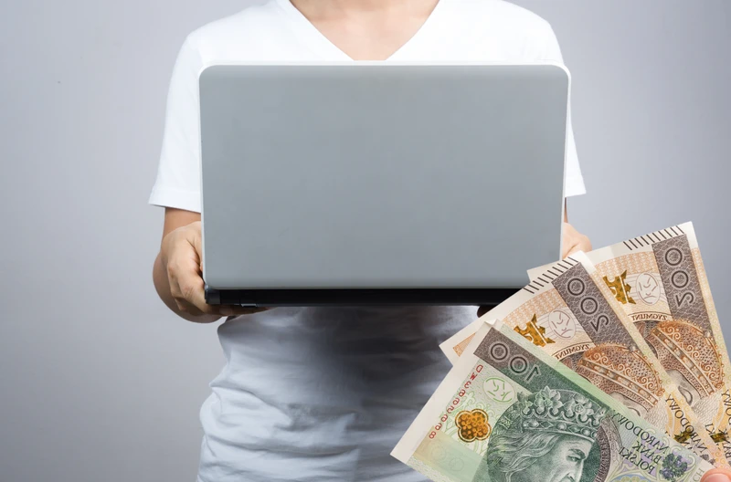 Bon 2,5 tysiąca złotych na kupno komputera! Darmowe laptopy nie tylko dla uczniów! Kto skorzysta?