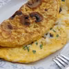 Omlet z pieczarkami i żółtym serem