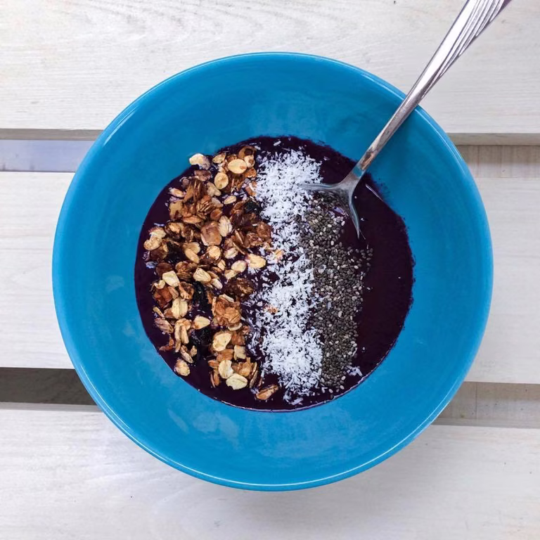 Jagodowe smoothie bowl