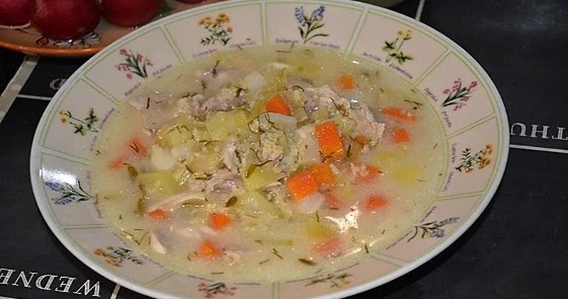 Zupa ogórkowa z kaszą jaglaną