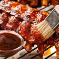 Zrób własny sos BBQ w 10 minut. Lepszy niż sklepowy, idealny do żeberek i karkówki!