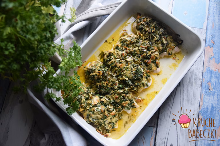 FILET Z KURCZAKA Z CURRY, MIGDAŁAMI, MOZZARELLĄ I NATKĄ PIETRUSZKI