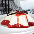 ,,TRUSKAWKOWA PANNA COTTA’’