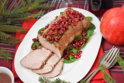 Pieczony schab w sosie z granatu