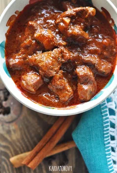 Stifado - grecki gulasz z cynamonem