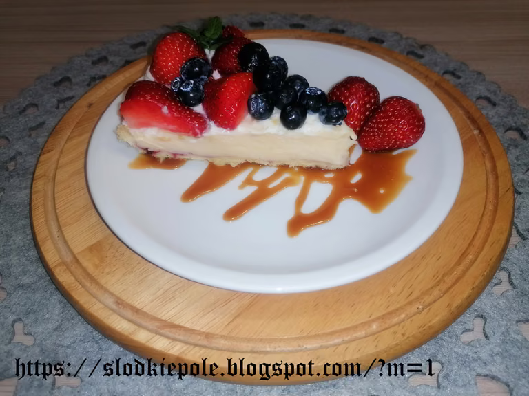 Tarta z owocami i budyniem