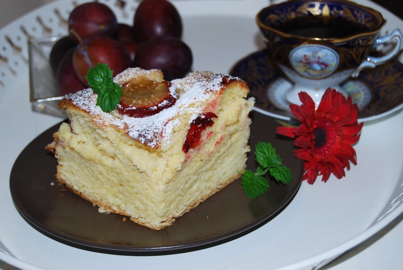 Ciasto drożdżowe ze śliwkami