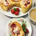 Drożdżówki zwijane z serem i truskawkami