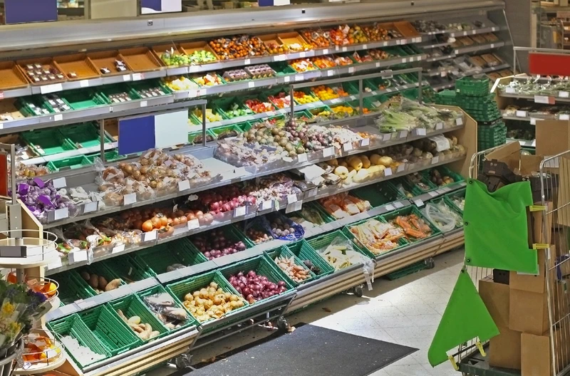 Niespodziewany ruch Rządu: Zero VAT na żywność przedlużony! Sprawdź, jak długo i na co!