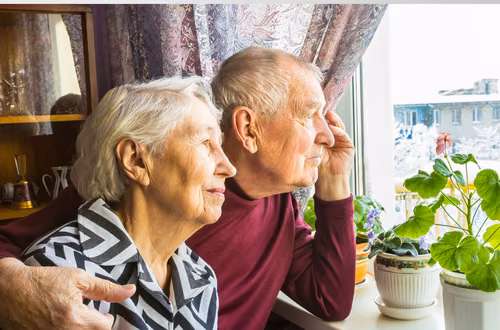 Seniorzy mieli dostać nawet 2150 zł. Program utknął