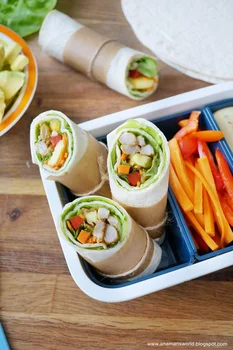 Tortilla z kurczakiem z dipem brzoskwiniowym