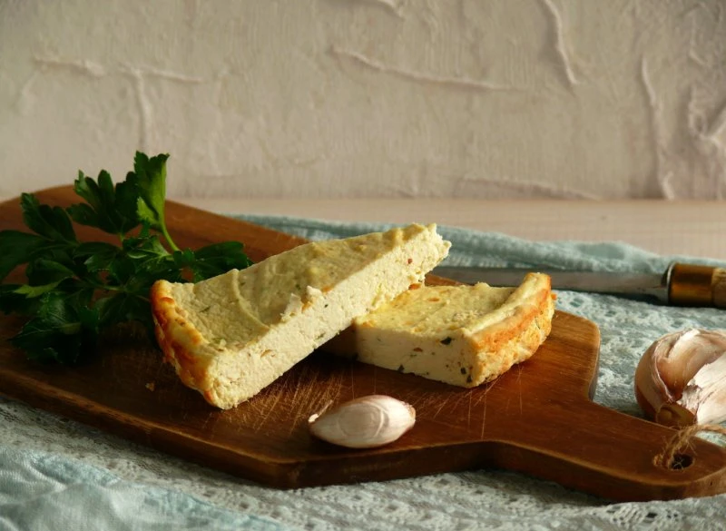 PIECZONY SER RICOTTA Z NATKĄ PIETRUSZKI I CZOSNKIEM