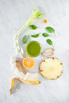 Wzmacniające i oczyszczające zielone smoothie z rokitnikiem