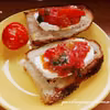 Bruschetta - włoskie grzaneczki z pomidorami i bazylią