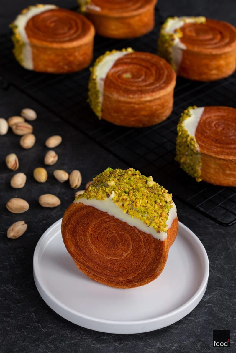 Okrągłe croissanty z pistacjami z Lafayette
