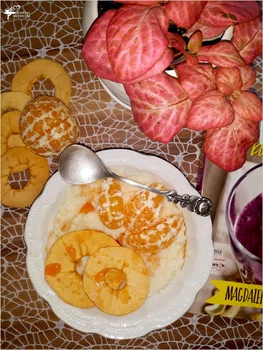 Pudding ryżowy z cynamonowym jabłuszkiem i mandarynkami