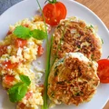 Burgery z indyka i cukinii z sałatką z kaszy jaglanej