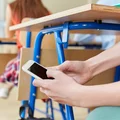 Zakaz używania telefonów w szkołach od września 2026 roku! Nowe przepisy obejmą uczniów tych klas, ale będą wyjątki